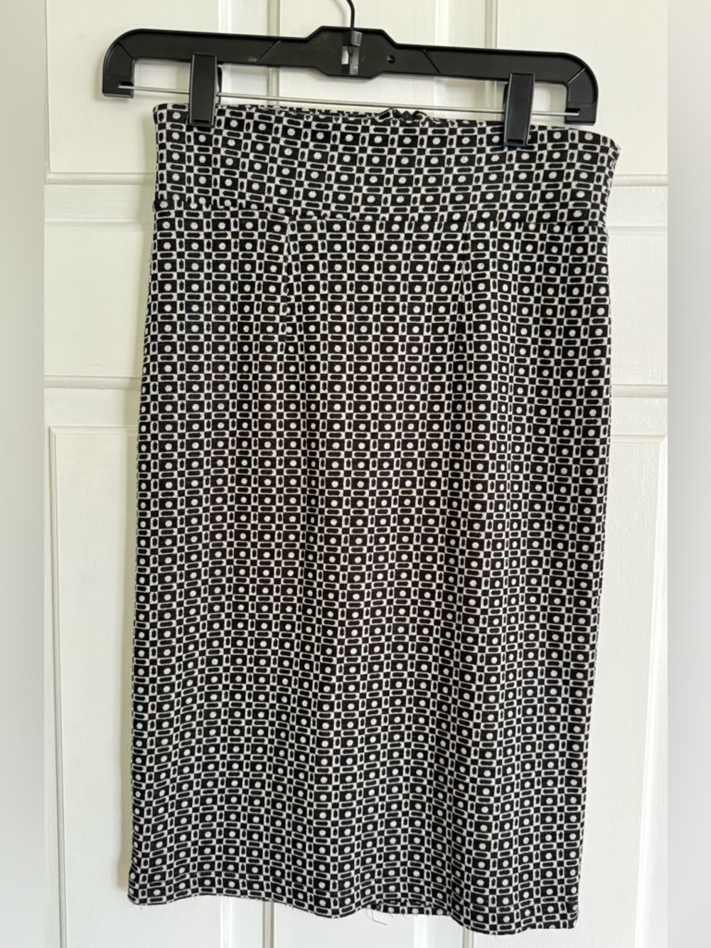 le chateau Black and White Geometric Pencil Skirt